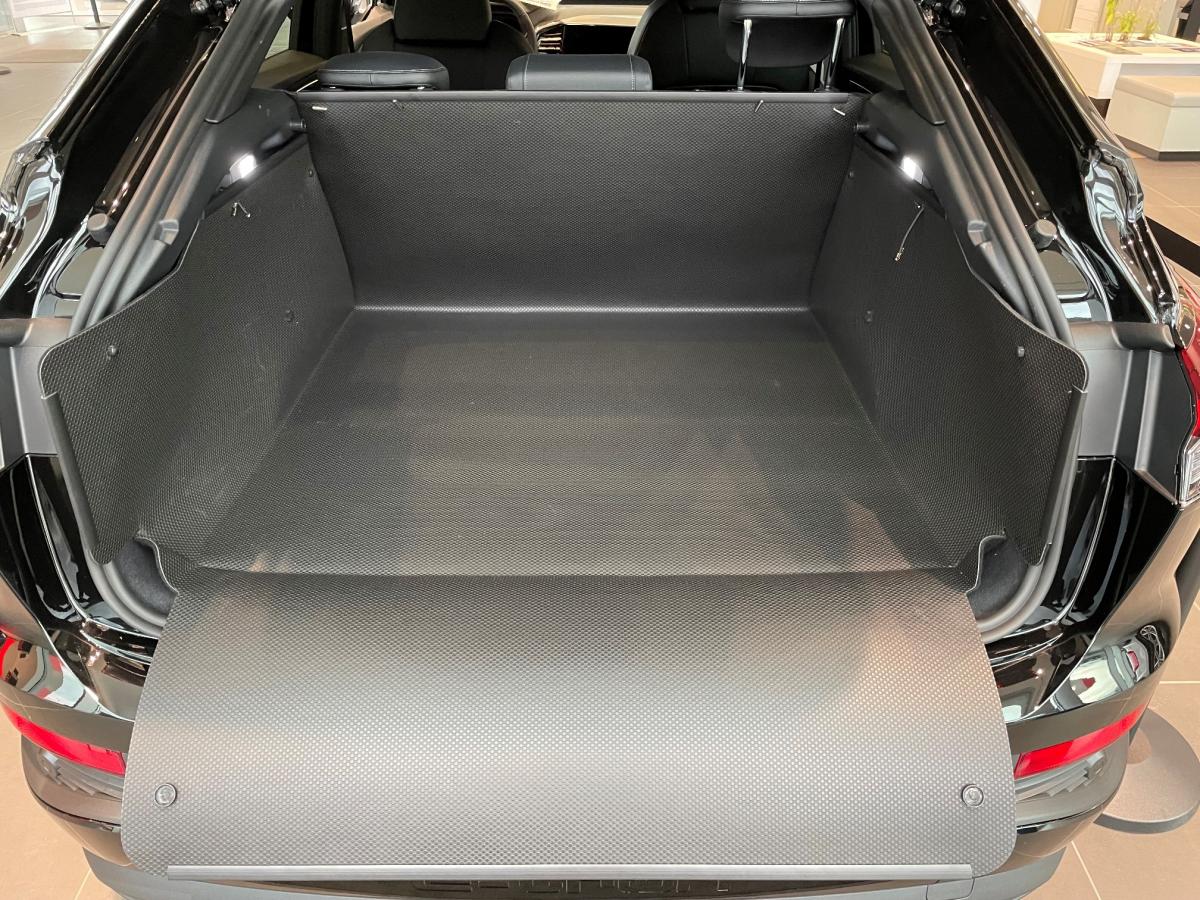 Ein Kofferraumschutz wie angezogener Mantel für Audi Q e-tron Sportback